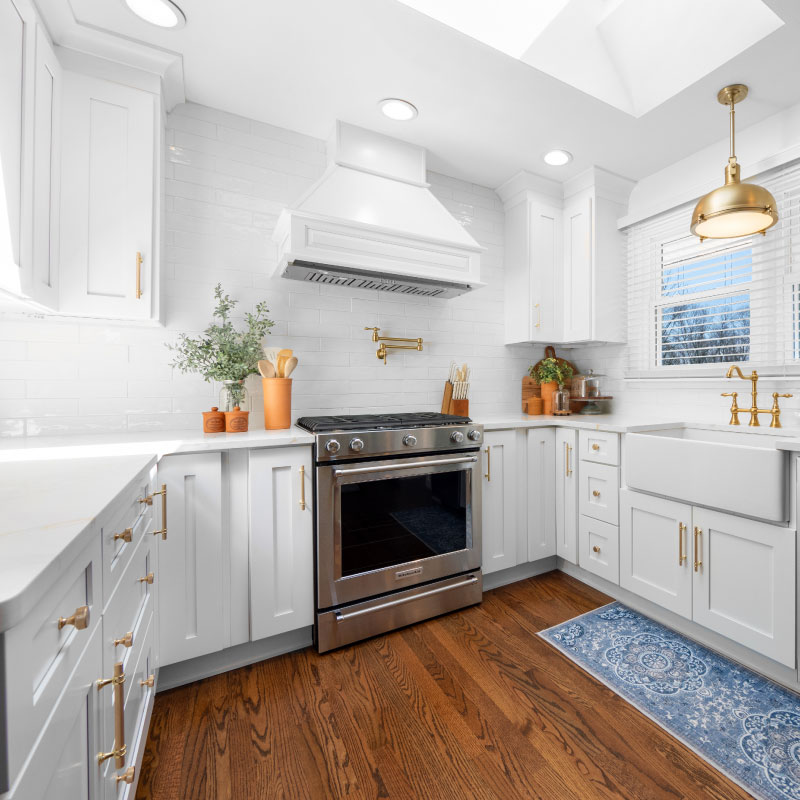 Ice White Shaker Kitchen | CabinetSelect.com